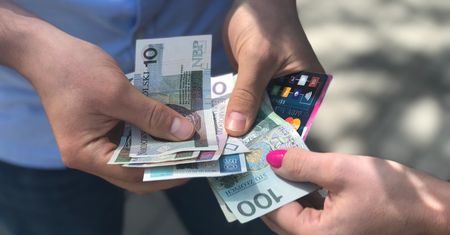 Otrzymywanie wynagrodzenia "do ręki" będzie trudniejsze. Rewolucja w Kodeksie pracy