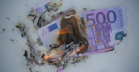 Ukrył pół miliona w kotle. Przyjaciel niechcący spalił wszystko