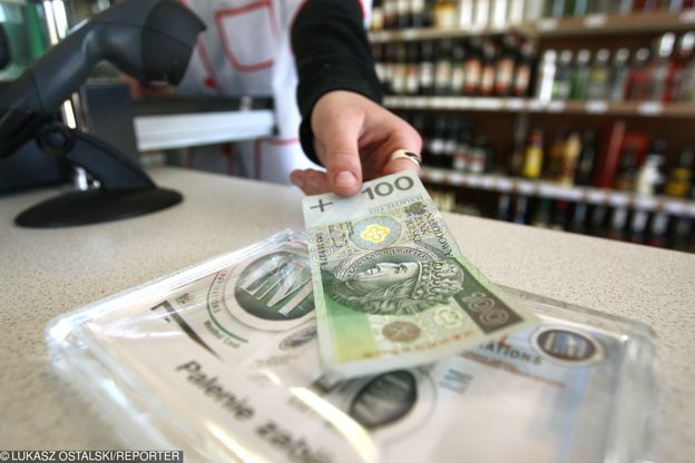 Polacy kochają gotówkę. 215 mld zł w obiegu - Money.pl