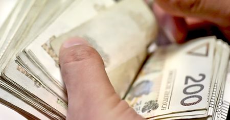 Przez cztery lata regularnie okradała firmę. Pracodawca nie sprawdzał, co dawała mu do podpisania