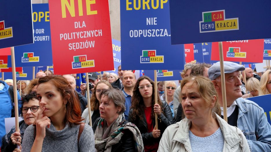 Demonstracja odbyła się pod hasłem "Europo nie odpuszczaj! Brońmy polskich sądów!"