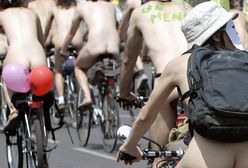 Nadzy rowerzyści kontra samochody