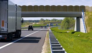 Zakaz wyprzedzania dla TiR-ów na A4 stał się faktem