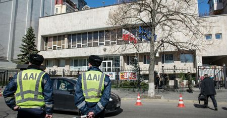 Polska ambasada w Moskwie dostała list. W środku był biały proszek
