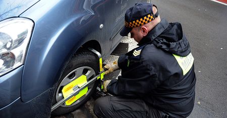 Blokują koła na potęgę. Ruszyła akcja straży miejskiej i policji