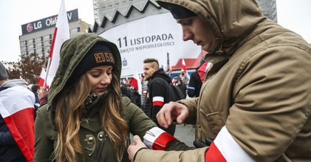 Młodzi zakochali się w Polsce. Zaskakujące wyniki badań