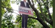 Kielce. Powiesili na drzewie wizerunek Artura Gierady z PO. Prokurator postawił zarzuty dwóm mężczyznom