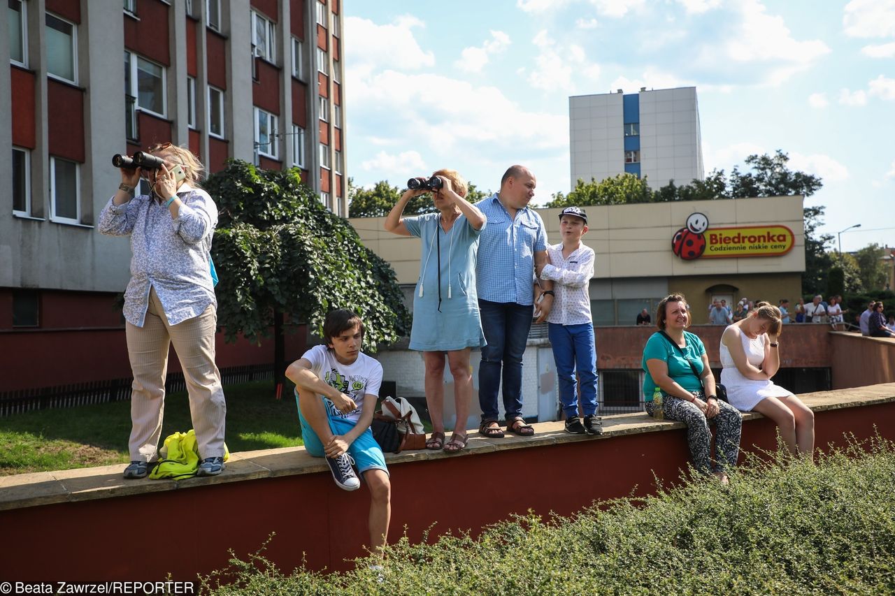 Defilada 2019. Tysiące ludzi na dachach i w oknach. Zobacz zdjęcie, które podbija sieć