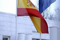Minuta ciszy w Sejmie, znicze pod hiszpańską ambasadą