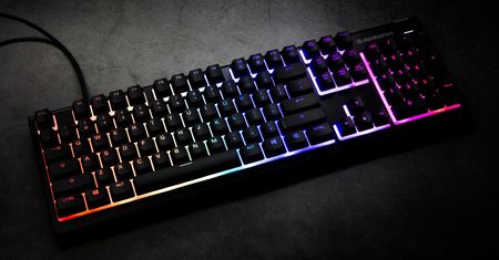 Testujemy membranową klawiaturę do gier z mechanicznym akcentem, czyli SteelSeries APEX 3