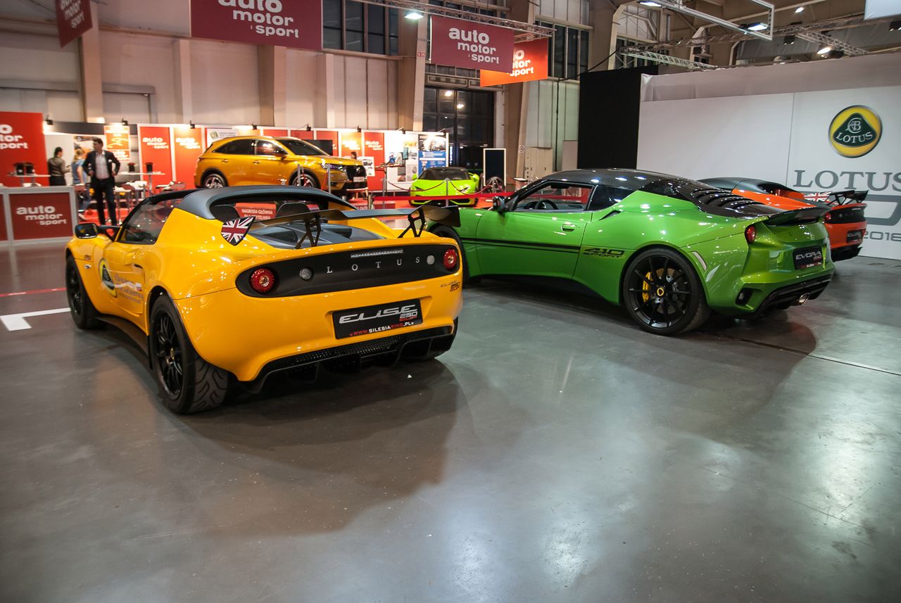 Na stoisku Silesia Ringu na Poznań Motor Show można zobaczyć najnowsze modele Lotusa (fot. Mateusz Lubczański)