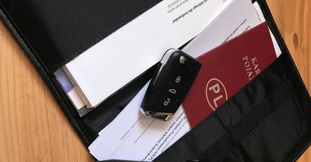 Polisy OC podrożały o 200 zł. Ekspert: "dalszych wzrostów można być pewnym".