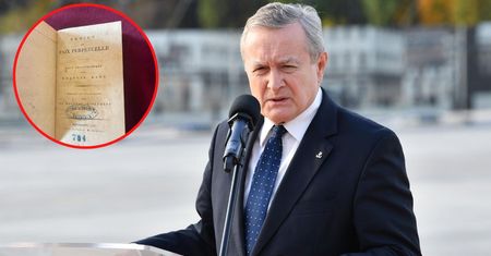 Burza wokół prezentu od Macrona. Ministerstwo wyjaśnia sprawę