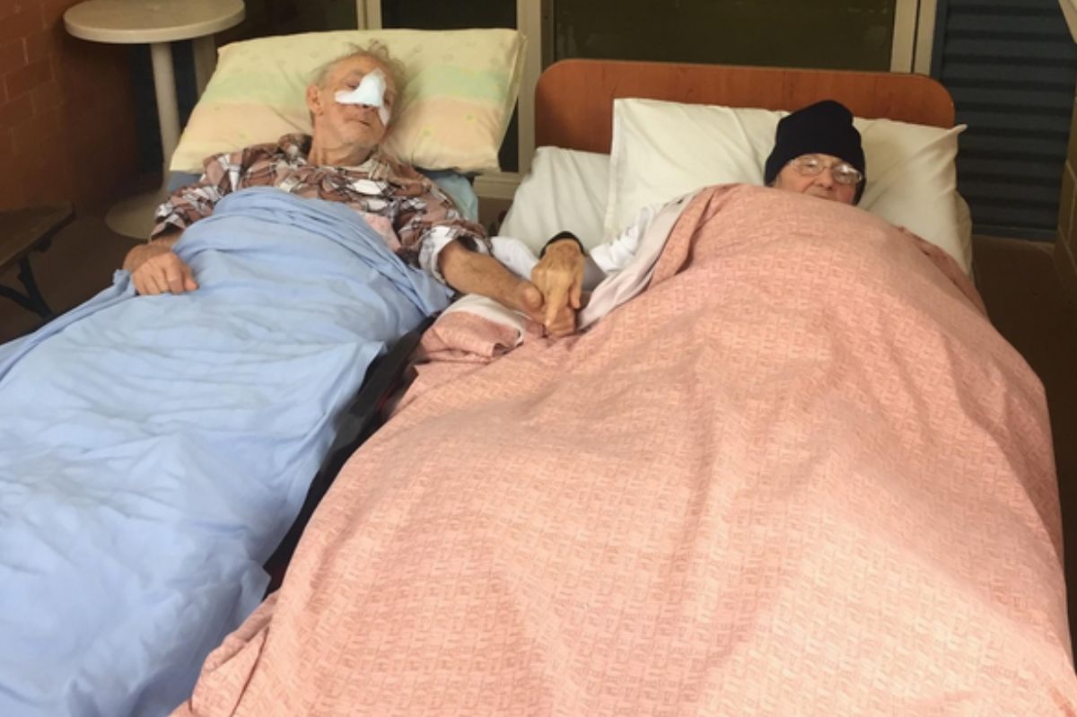 90-latek chciał pożegnać się przed śmiercią z żoną. Gest ratowników medycznych wzrusza do łez
