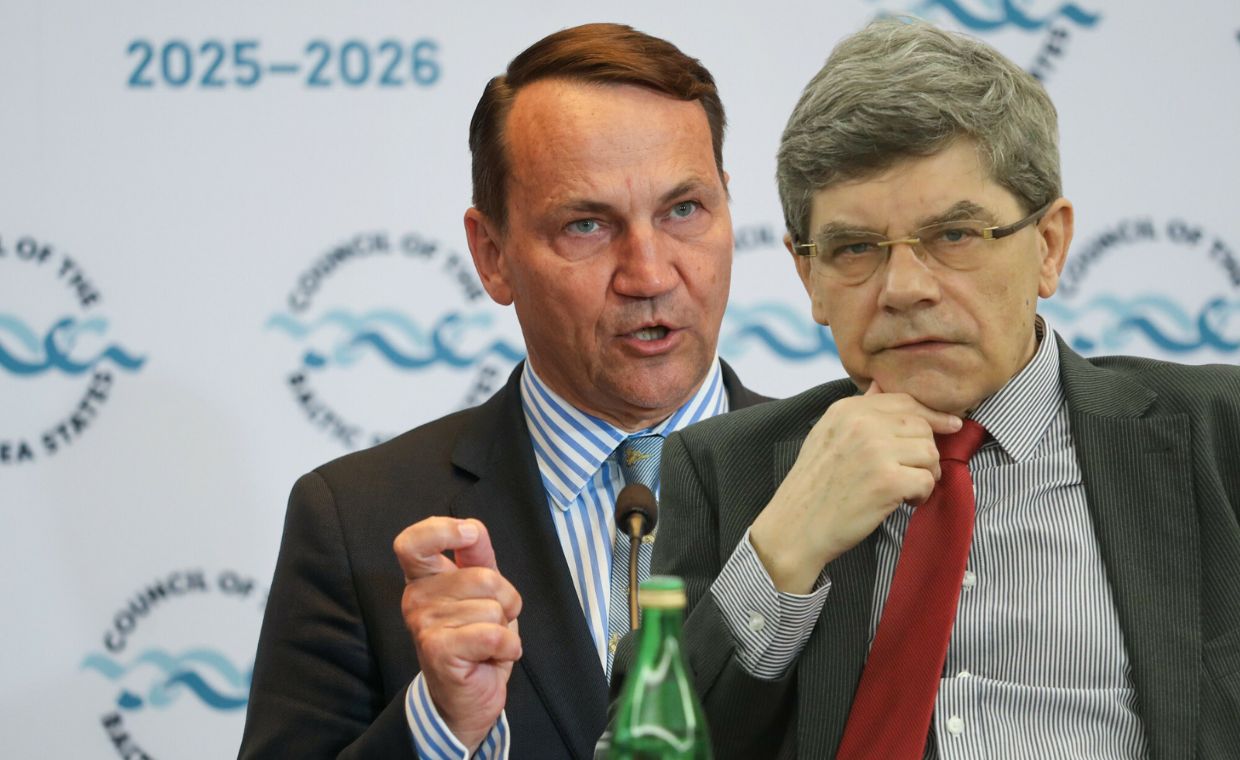 Sikorski ostro odpowiada merowi Lwowa. Były ambasador: Ma obowiązek