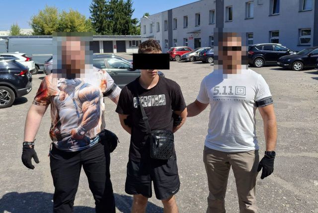Udawali policjantów, bo chcieli oszukać seniorkę. Spotkali prawdziwych mundurowych (zdjęcia)