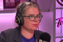 Agnieszka Lichnerowicz w studiu radiowej Trójki
