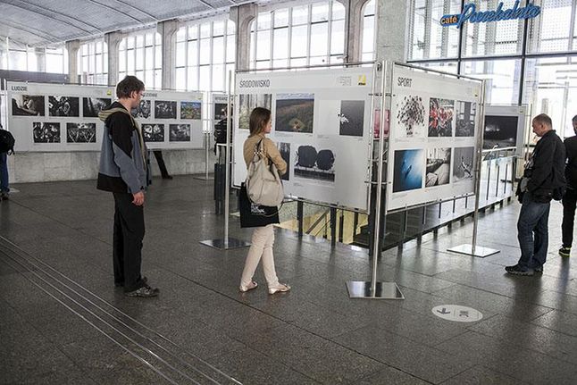 Wystawa pokonkursowa Grand Press Photo 2013 na Dworcu Centranym w Warszawie.