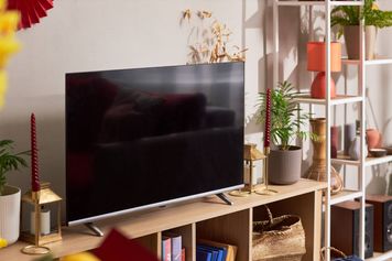 Tam nie stawiaj telewizora. Cztery miejsca, które psują komfort i układ wnętrza