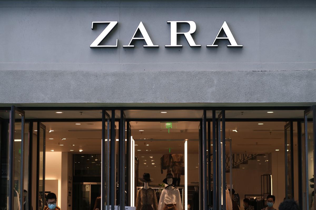 Rusza wyprzedaż w Zarze. Modowe perełki w obniżonych cenach