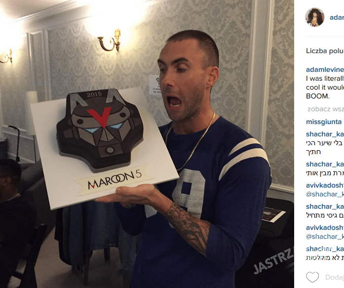 Adam Levine w długich włosach