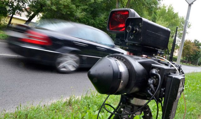 Straże miejskie bez mobilnych fotoradarów. Posłowie będą płacić mandaty