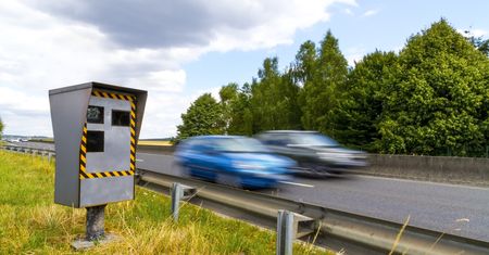 270 tys. zł za przekroczenie prędkości o 21 km/h. Tak się karze w Finlandii