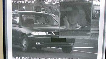 Przekroczył predkość, rozmawia przez telefon i jest bez pasów