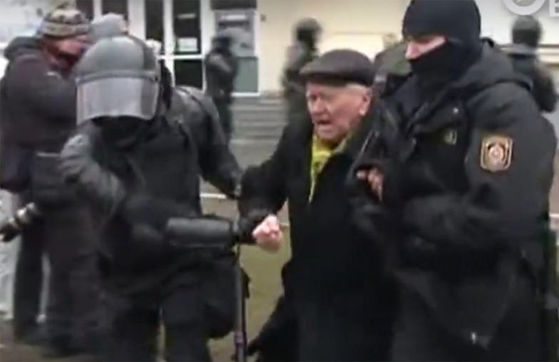 Białoruś. Milicja zatrzymała emerytów i lekarzy