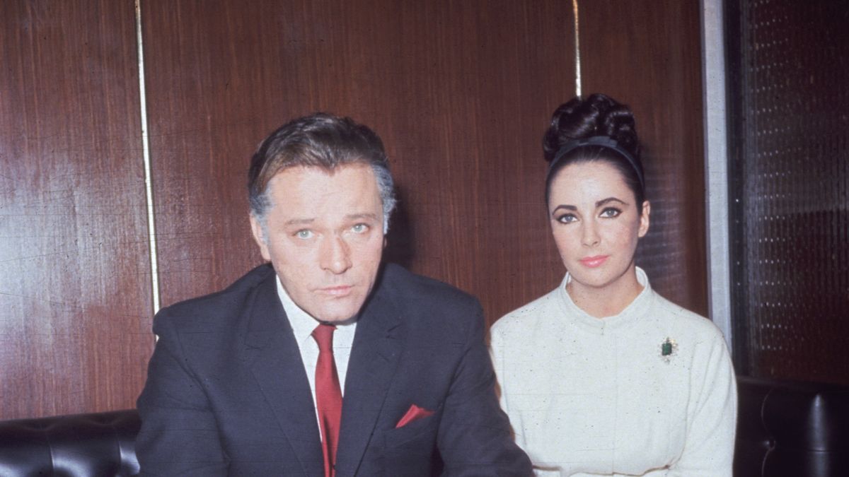 Burton And Taylor
circa 1965:  Acting couple Richard Burton (1925 - 1984) and Elizabeth Taylor.  (Photo by Hulton Archive/Getty Images)
Hulton Archive
colour;format square;male;female;Film;film actor;film actress;Pe