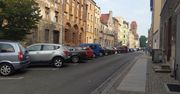 Za parkowanie na chodniku będzie groził mandat? Wszystko przez "jedno słowo"