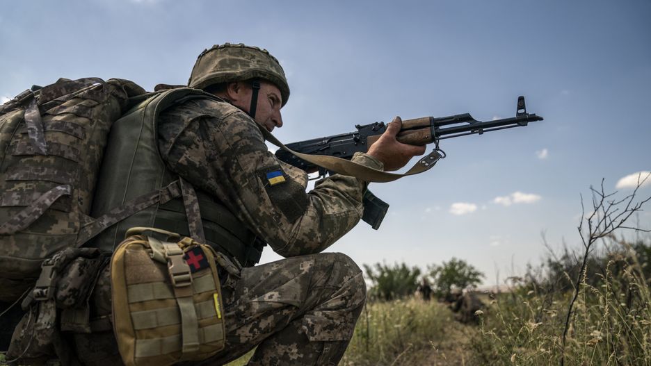 DONETSK OBLAST, UKRAINE - JULY 02: Infantrymen training with a T-80 tank are seen as the war between Russia and Ukraine continues in Donetsk Oblast, Ukraine on July 02, 2024. The T-80 is a main battle tank (MBT) that was designed and built in the former Soviet Union and manufactured in Russia. (Photo by Jose Colon/Anadolu via Getty Images)