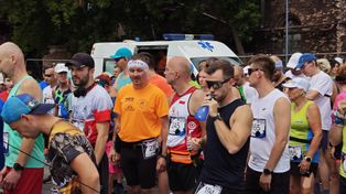 6 Cross Saturna w Czeladzi - sportowe emocje i tłumy uczestników! Setki biegaczy pojawiły się na starcie. Zobacz relację zdjęciową