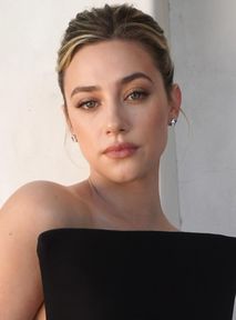 Lili Reinhart staje po stronie ofiar. "Jest mi tak bardzo przykro"