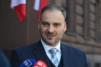 Polska nie wyśle na razie samolotów po rodaków na Bliskim Wschodzie. MSZ tłumaczy