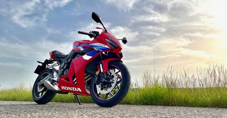 Test: Honda CBR650R E-Clutch - automatyzacja dwóch kółek