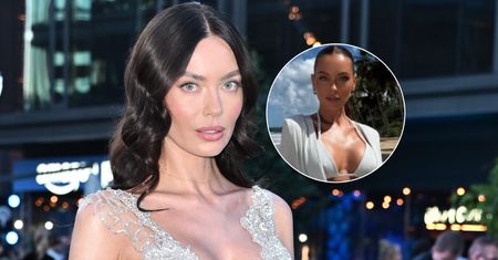 Edyta Zając pozuje w kusym komplecie na rajskiej plaży. Pokazała opalony dekolt [ZDJĘCIE]