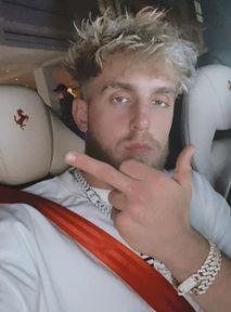 Jake Paul wysyła Conorowi McGregorowi czek na 50 mln $: "Jesteś przerażony"