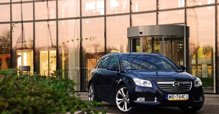 Opel Insignia ST Cosmo 2,0T 250 KM 4x4 A/T - serce czy rozum? [test autokult.pl]