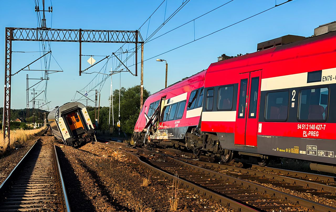 Zderzenie dwóch pociągów pod Białośliwiem. 11 osób poszkodowanych, ruch wstrzymany - AKTUALIZACJA