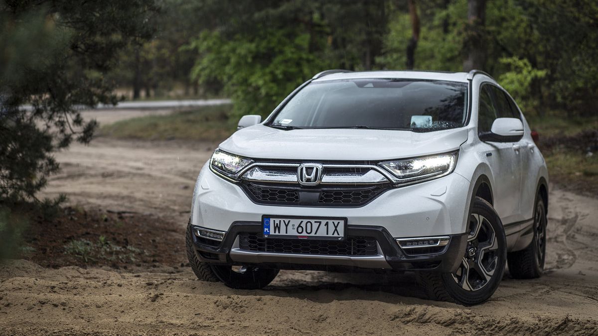 CR-V jest dostępna także jako hybryda.