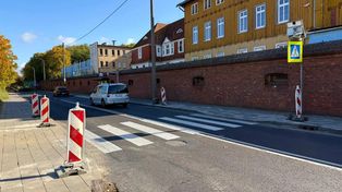 Toruń. Powstaje pierwsze przejście, ostrzegające kierowców. Ruszył montaż nowego systemu
