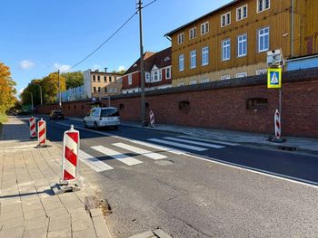 Toruń. Powstaje pierwsze przejście, ostrzegające kierowców. Ruszył montaż nowego systemu