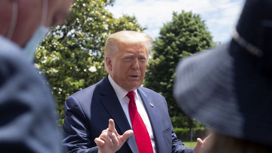 Prezydent USA Donald Trump podczas rozmowy z reporterami