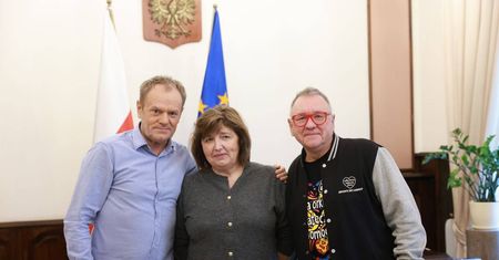 Tusk pokazał zdjęcie gości. Hejterzy zaraz się na niego rzucili