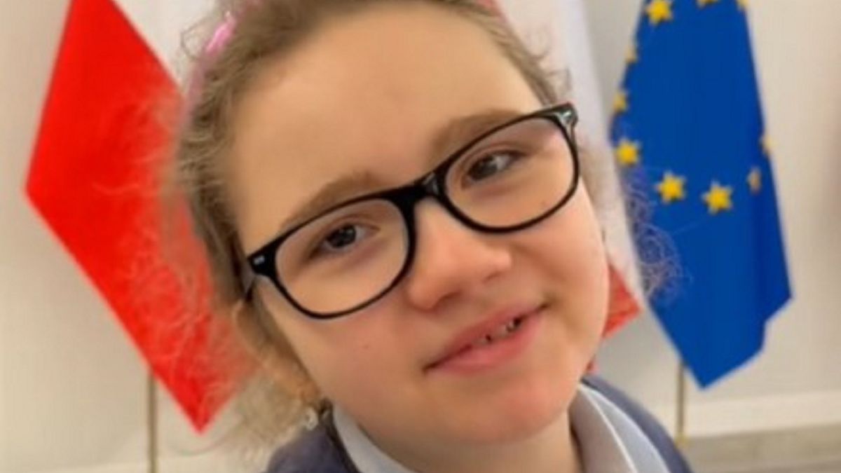 13-letnia Sara prowadzi konto na TikToku.