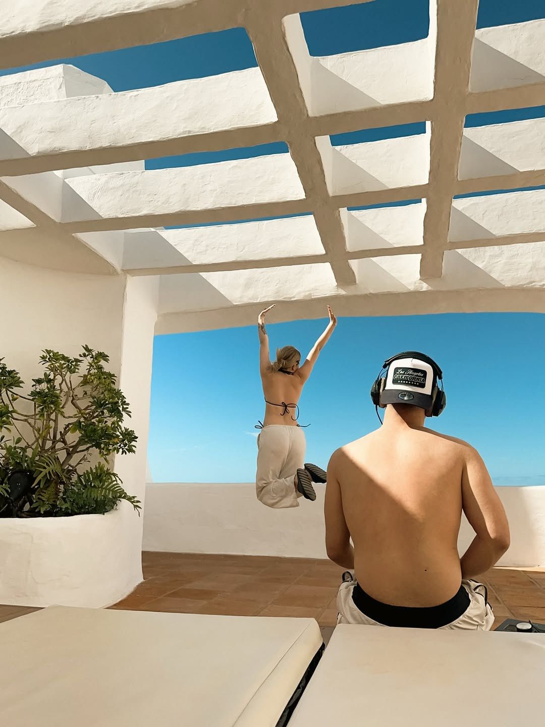 Allan Krupa z towarzyszką