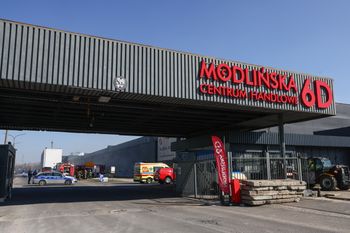 Napięta sytuacja wokół Centrum Handlowego Modlińska 6D. Czy doszło do bezprawnego przejęcia obiektu?