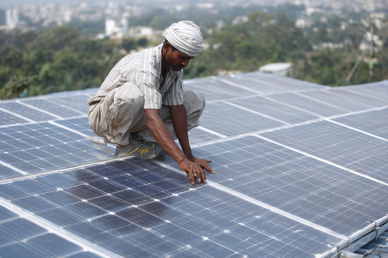 Słońce napędza Indie, ale cień rośnie. Ukryty problem boomu solarnego