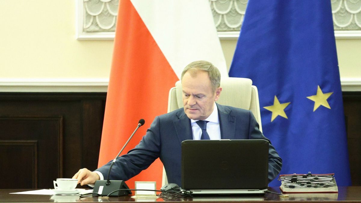 Premier Donald Tusk. Według nieoficjalnych głosów z jego rządu, projekt Izera może być kontynuowany w innej formie, niż planował PiS